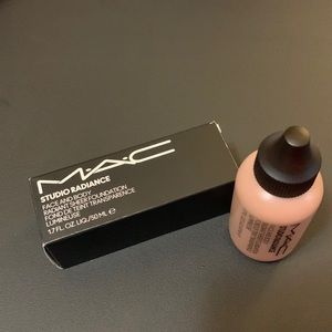 Mac Studio Radiance Face and Body Sheer Radiance Foundation